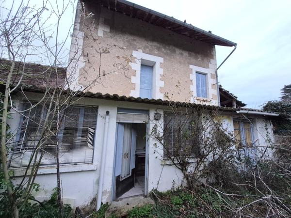 MAISON Bourg à restaurer + Extérieur + Dépendances
