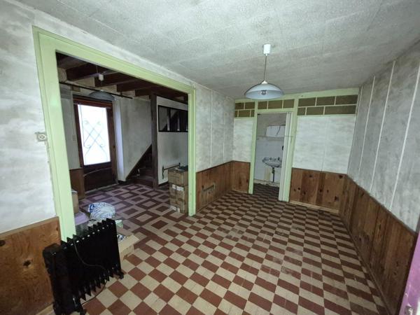 MAISON Bourg à restaurer + Extérieur + Dépendances