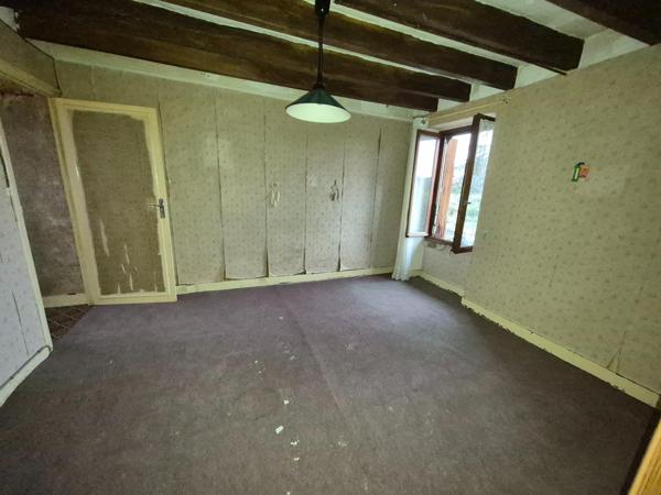 MAISON Bourg à restaurer + Extérieur + Dépendances