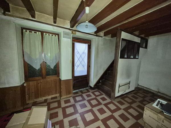 MAISON Bourg à restaurer + Extérieur + Dépendances