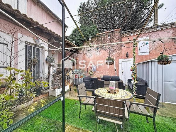 Maison de ville avec terrasse cour et dépendance