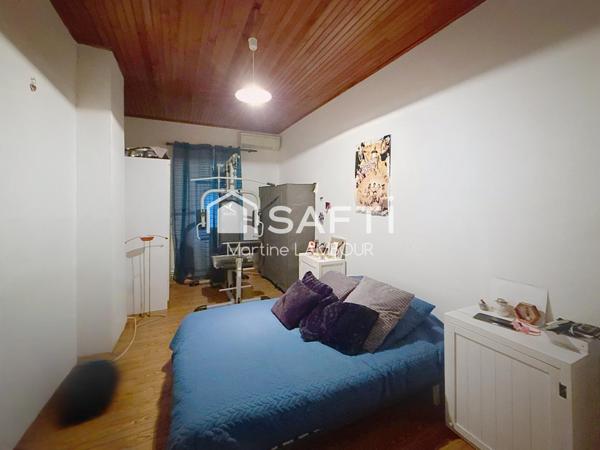 Maison de ville avec terrasse cour et dépendance