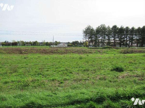 ST AY Terrain à bâtir de 550 m²