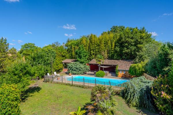 Maison
         7 pièces
        - 220 m² Bien prestige 1 550 000 € *
