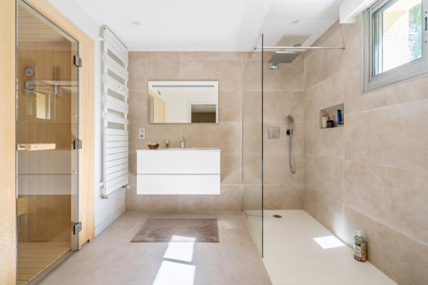 Maison
         7 pièces
        - 220 m² Bien prestige 1 550 000 € *