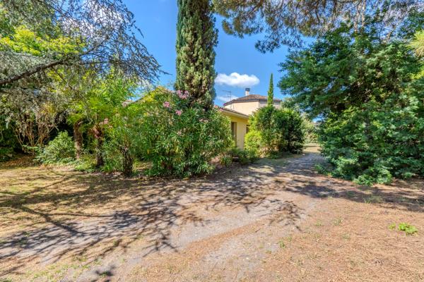 Maison
         7 pièces
        - 220 m² Bien prestige 1 550 000 € *