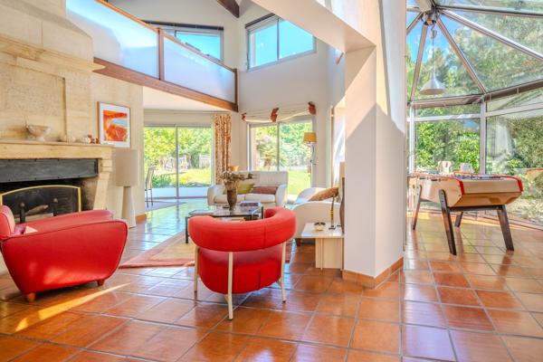 Maison
         7 pièces
        - 220 m² Bien prestige 1 550 000 € *