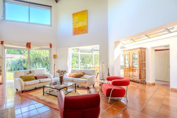 Maison
         7 pièces
        - 220 m² Bien prestige 1 550 000 € *