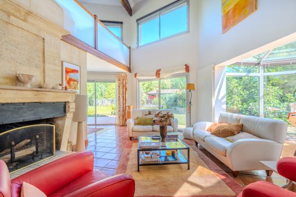 Maison
         7 pièces
        - 220 m² Bien prestige 1 550 000 € *