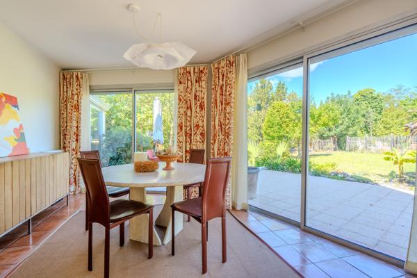 Maison
         7 pièces
        - 220 m² Bien prestige 1 550 000 € *