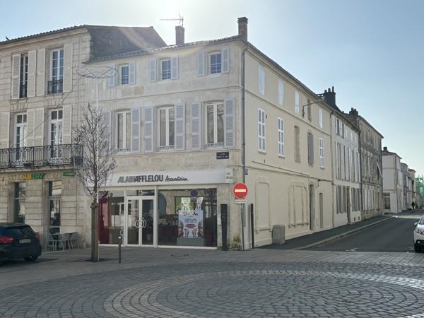 HYPER CENTRE IMMEUBLE MIXTE LOCAL COMMERCIAL ET TRIPLEX F4
