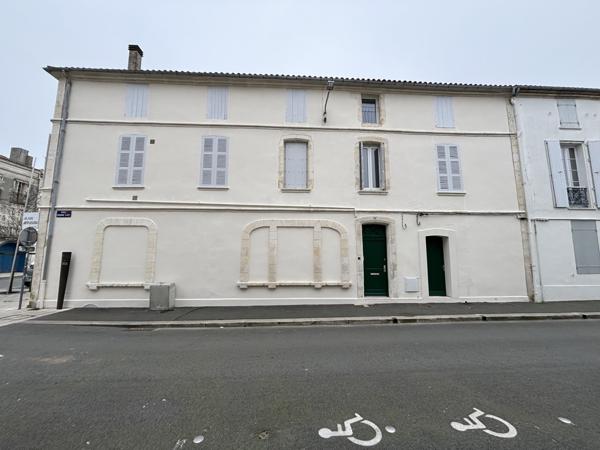 HYPER CENTRE IMMEUBLE MIXTE LOCAL COMMERCIAL ET TRIPLEX F4