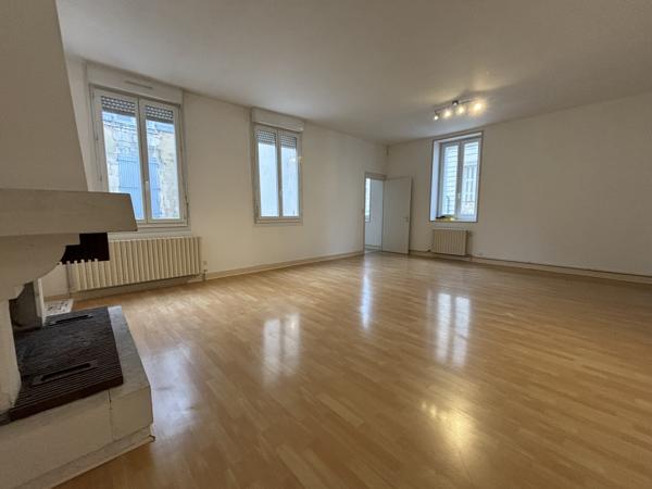 HYPER CENTRE IMMEUBLE MIXTE LOCAL COMMERCIAL ET TRIPLEX F4
