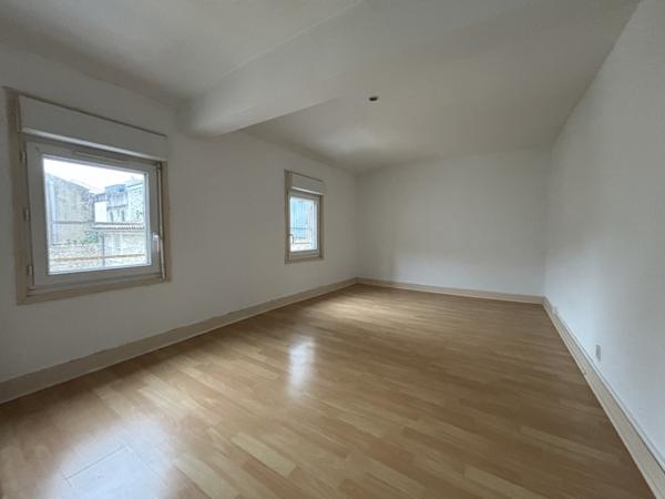 HYPER CENTRE IMMEUBLE MIXTE LOCAL COMMERCIAL ET TRIPLEX F4