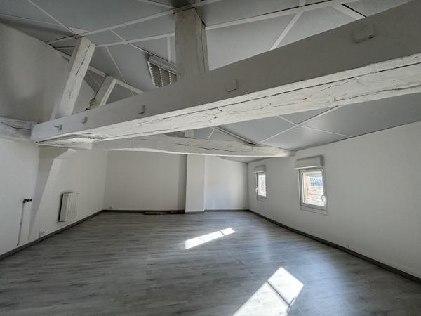 HYPER CENTRE IMMEUBLE MIXTE LOCAL COMMERCIAL ET TRIPLEX F4