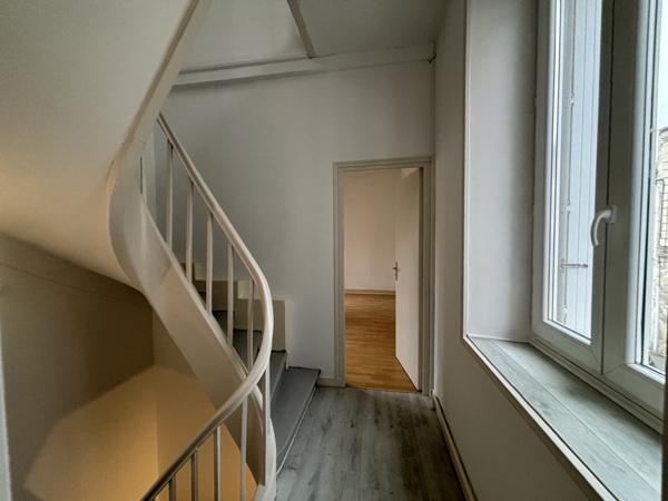 HYPER CENTRE IMMEUBLE MIXTE LOCAL COMMERCIAL ET TRIPLEX F4