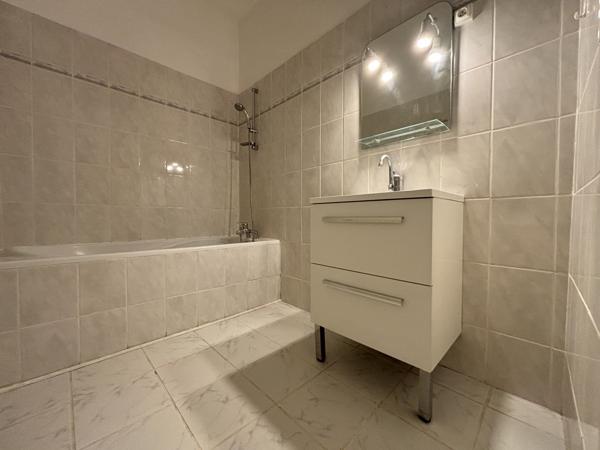 HYPER CENTRE IMMEUBLE MIXTE LOCAL COMMERCIAL ET TRIPLEX F4
