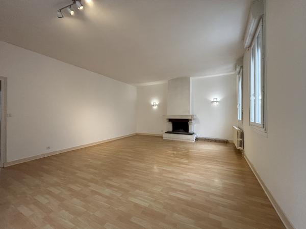 HYPER CENTRE IMMEUBLE MIXTE LOCAL COMMERCIAL ET TRIPLEX F4