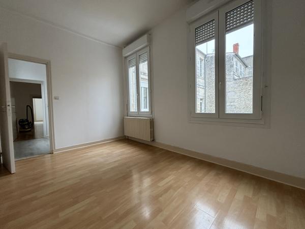 HYPER CENTRE IMMEUBLE MIXTE LOCAL COMMERCIAL ET TRIPLEX F4