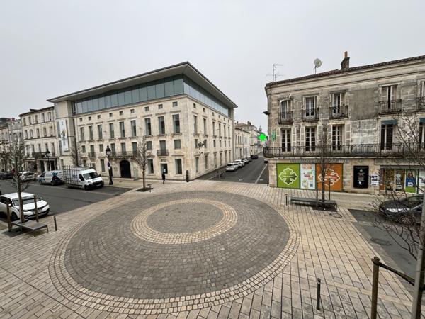 HYPER CENTRE IMMEUBLE MIXTE LOCAL COMMERCIAL ET TRIPLEX F4