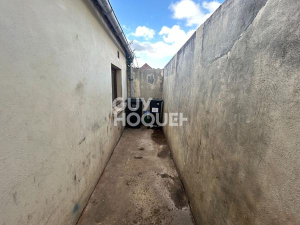 A VENDRE - Maison à rénover - 1 chambre - un bureau - Cour