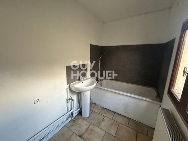 A VENDRE - Maison à rénover - 1 chambre - un bureau - Cour