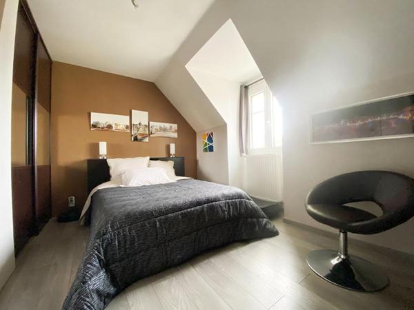 LE PLESSIS ROBINSON - MAISON 5 CHAMBRES, JARDIN, SOUS-SOL TOTAL POMPE A CHALEUR - DPE A