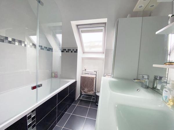 LE PLESSIS ROBINSON - MAISON 5 CHAMBRES, JARDIN, SOUS-SOL TOTAL POMPE A CHALEUR - DPE A