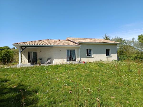 MAISON CONTEMPORAINE DE 3 CHAMNBRES SUR 4500 M² ACTUELLEMENT LOUEE.