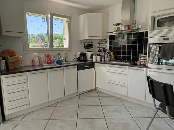 MAISON CONTEMPORAINE DE 3 CHAMNBRES SUR 4500 M² ACTUELLEMENT LOUEE.