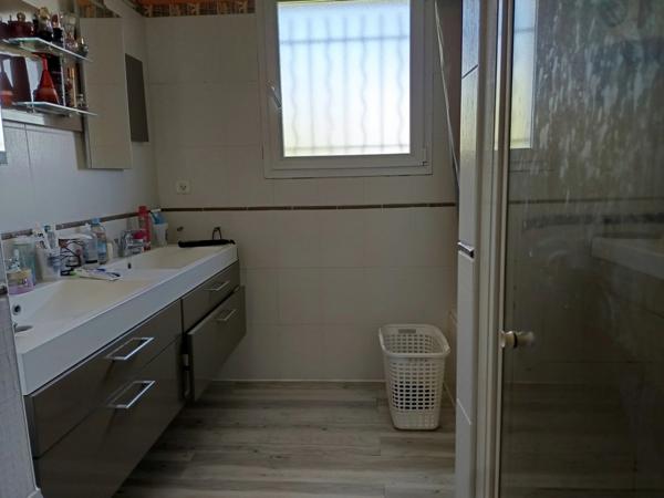 MAISON CONTEMPORAINE DE 3 CHAMNBRES SUR 4500 M² ACTUELLEMENT LOUEE.