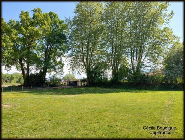 A Sendets, terrain constructible de 1234 m² sans vis à vis avec une vue sur les Pyrénées.