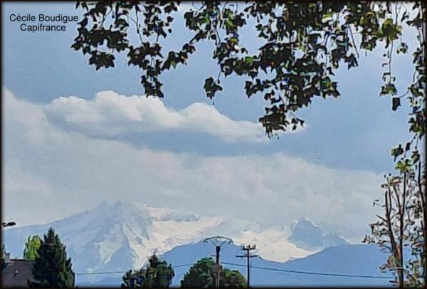 A Sendets, terrain constructible de 1234 m² sans vis à vis avec une vue sur les Pyrénées.