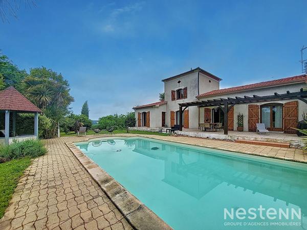 A vendre Maison de 206 m² habitable de plain pied avec piscine, garage et parc arboré
