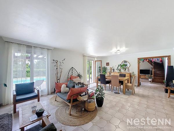 A vendre Maison de 206 m² habitable de plain pied avec piscine, garage et parc arboré