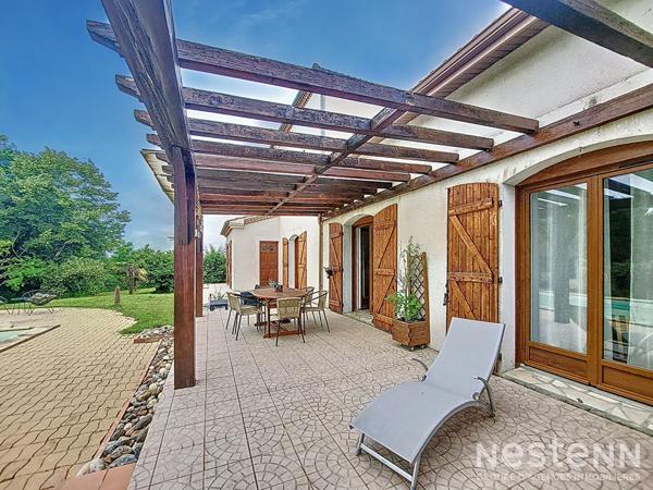 A vendre Maison de 206 m² habitable de plain pied avec piscine, garage et parc arboré