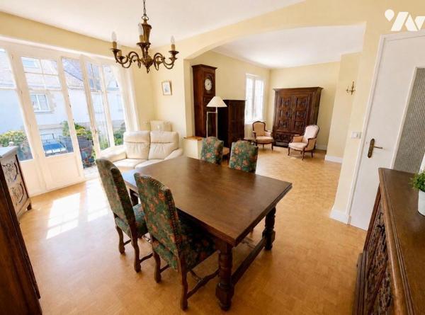 Maison familiale de caractère - 172 m² - À 300 mètres de la plage du Sillon

Située dans un q...