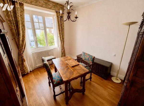 Maison familiale de caractère - 172 m² - À 300 mètres de la plage du Sillon

Située dans un q...