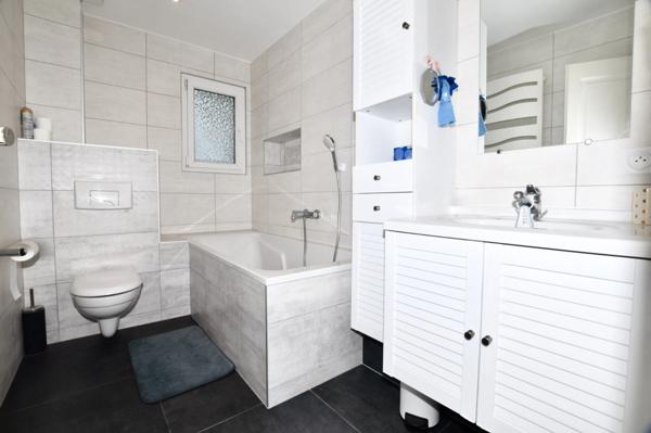 74930 - PER JUSSY - Maison 6 pièces 172 m² - Au calme - Piscine -