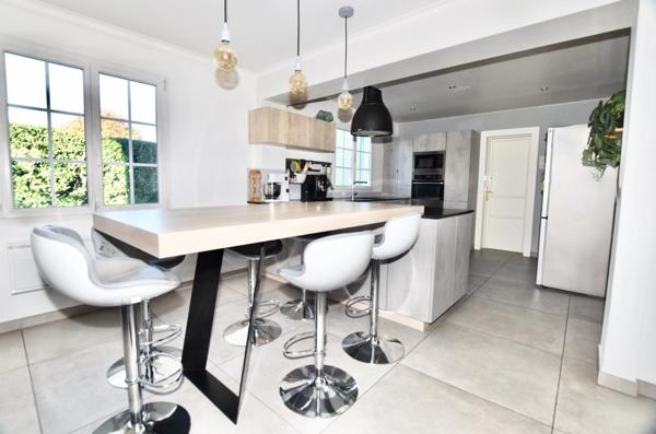 74930 - PER JUSSY - Maison 6 pièces 172 m² - Au calme - Piscine -