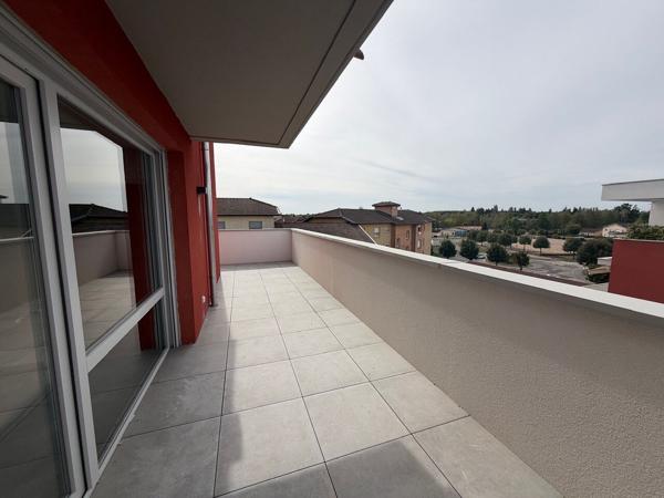 PERONNAS T2 neuf avec vaste terrasse et garage
