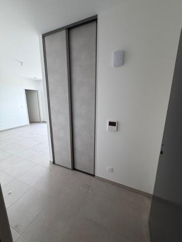 PERONNAS T2 neuf avec vaste terrasse et garage