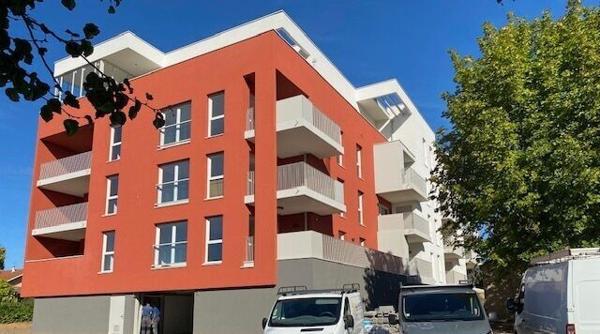PERONNAS T2 neuf avec vaste terrasse et garage