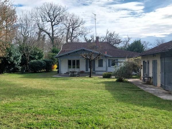 Maison Arcachonnaise 1938 – 150 m² – Terrain 1 250 m² – Centre de Salles