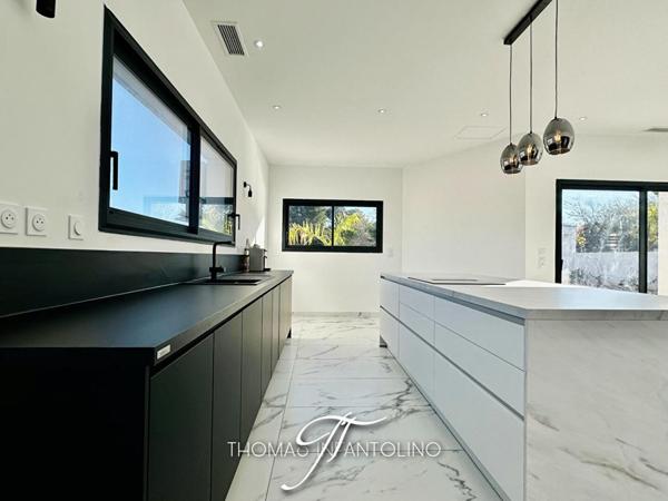 VILLA D'ARCHITECTE 175 M2 - PISCINE - VUE MONTAGNE NOIRE - GARAGE