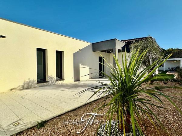 VILLA D'ARCHITECTE 175 M2 - PISCINE - VUE MONTAGNE NOIRE - GARAGE