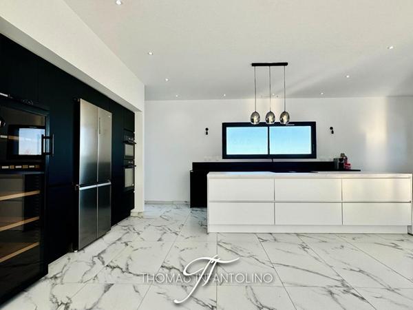 VILLA D'ARCHITECTE 175 M2 - PISCINE - VUE MONTAGNE NOIRE - GARAGE