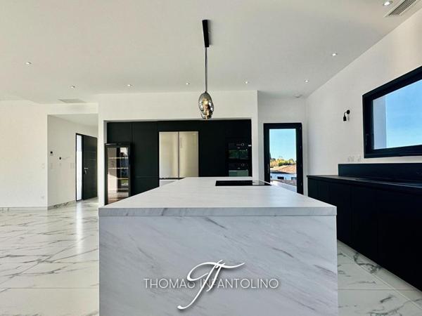 VILLA D'ARCHITECTE 175 M2 - PISCINE - VUE MONTAGNE NOIRE - GARAGE