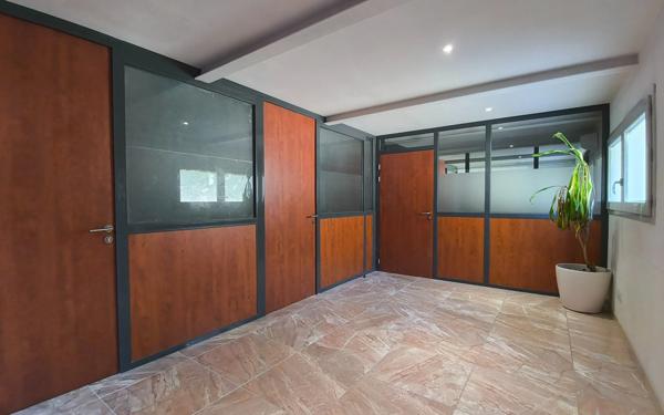 IMMEUBLE DE BUREAUX INDÉPENDANT 701 m² - MONTPELLIER PARC 2000 - FORT RENDEMENT