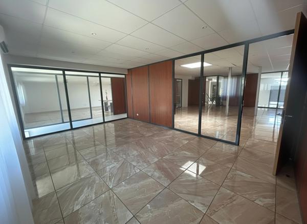 IMMEUBLE DE BUREAUX INDÉPENDANT 701 m² - MONTPELLIER PARC 2000 - FORT RENDEMENT